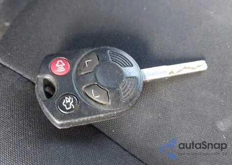 2016 Ford Focus S z USA, uszkodzony, nr VIN 1FADP3E22GL393801